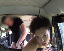 Негритянка Отдается Прямо В Авто Такси