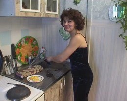 Русское порно матери и сына на кухне 