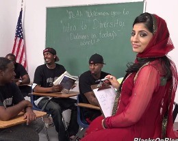 Групповой секс училки-индианки с пятью чернокожими ребятами 