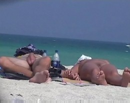 Пляж нудистов 